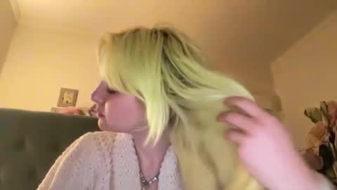 Emi Rose online show from February 17, 2026, 4:42 am