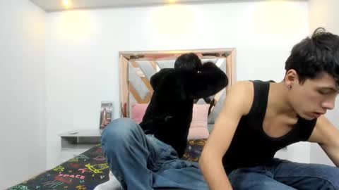 hoot_booys_ online show from November 5, 2025, 12:05 pm