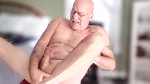 hoover6969690 online show from October 15, 2025, 5:24 pm