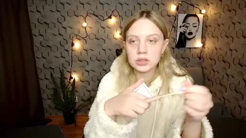 Snapshot of hope_happyyy chatting on March 4, 2025, 12:12 pm hope happyyy online show from March 4, 2025, 12:12 pm