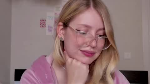 Snapshot of horney_audrey chatting on October 28, 2025, 2:59 am Audrey online show from October 28, 2025, 2:59 am