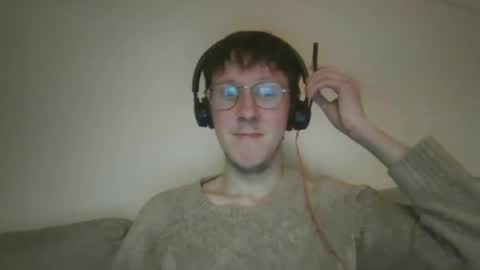 Snapshot of horny_pole chatting on December 9, 2024, 9:26 pm horny_pole online show from December 9, 2024, 9:26 pm