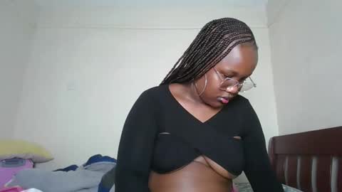 Snapshot of horny_sexxy_babe chatting on March 5, 2026, 12:12 pm Lucy online show from March 5, 2026, 12:12 pm