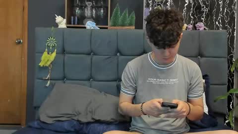 Alex and Camilo online show from March 10, 2025, 12:51 am