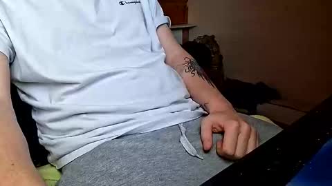 Snapshot of hornyandopenminded chatting on November 17, 2025, 1:17 pm hornyandopenminded online show from November 17, 2025, 1:17 pm