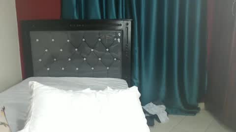 Bella online show from December 19, 2024, 8:23 pm