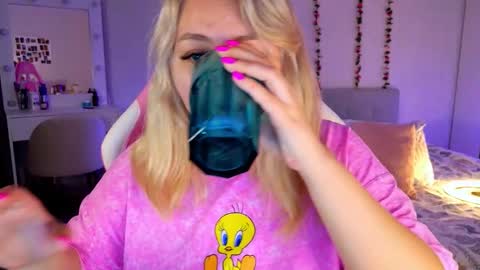 HornyCakee online show from November 22, 2025, 2:16 pm