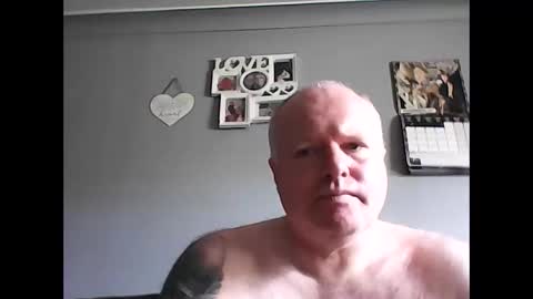 hornyguy19781978 online show from May 6, 2026, 12:43 pm