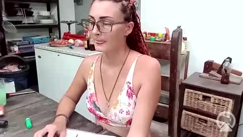 Snapshot of hornyhippies0080 chatting on February 7, 2026, 4:00 pm Nix D online show from February 7, 2026, 4:00 pm