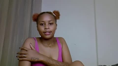 Snapshot of hornymolla chatting on February 26, 2026, 10:20 pm Sanny online show from February 26, 2026, 10:20 pm