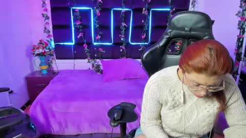 Snapshot of hornyy_mom chatting on February 7, 2025, 12:17 pm hornyy mom online show from February 7, 2025, 12:17 pm
