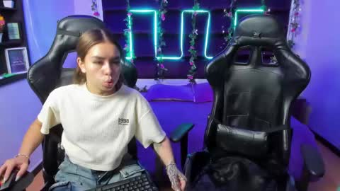 Snapshot of hornyy_mom chatting on February 8, 2025, 1:44 pm hornyy mom online show from February 8, 2025, 1:44 pm