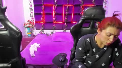 Snapshot of hornyy_mom chatting on February 20, 2025, 12:36 pm hornyy mom online show from February 20, 2025, 12:36 pm