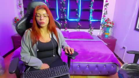 Snapshot of hornyy_mom chatting on February 25, 2025, 12:03 pm hornyy mom online show from February 25, 2025, 12:03 pm