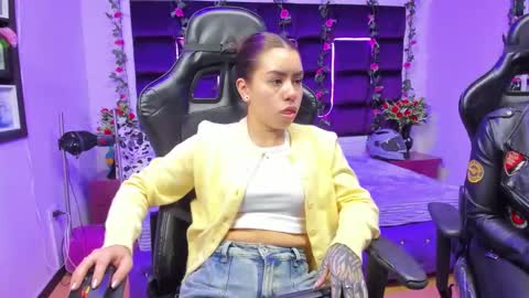 Snapshot of hornyy_mom chatting on September 20, 2025, 1:23 pm hornyy mom online show from September 20, 2025, 1:23 pm
