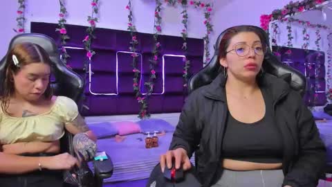 Snapshot of hornyy_mom chatting on October 22, 2025, 1:44 pm hornyy mom online show from October 22, 2025, 1:44 pm