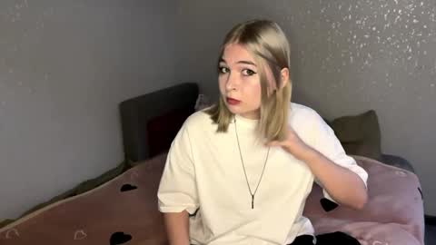 Lola online show from March 8, 2026, 3:05 pm