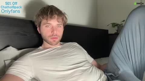 Snapshot of hot8pack01 chatting on February 4, 2025, 9:41 pm Edward aka Wolf online show from February 4, 2025, 9:41 pm