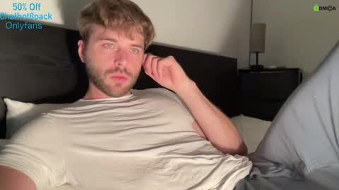 Snapshot of hot8pack01 chatting on September 22, 2025, 4:14 am Edward aka Wolf online show from September 22, 2025, 4:14 am