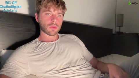 Snapshot of hot8pack01 chatting on October 3, 2025, 7:44 pm Edward aka Wolf online show from October 3, 2025, 7:44 pm