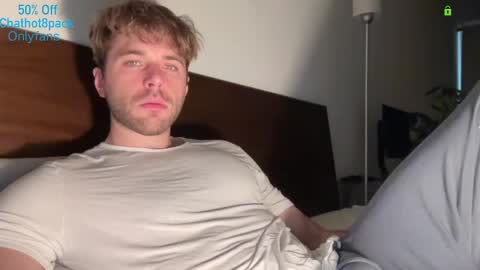 Snapshot of hot8pack01 chatting on November 17, 2025, 9:31 pm Edward aka Wolf online show from November 17, 2025, 9:31 pm