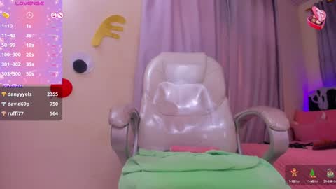 Snapshot of hot_beauty__ chatting on December 28, 2024, 1:49 pm VALENTINA online show from December 28, 2024, 1:49 pm