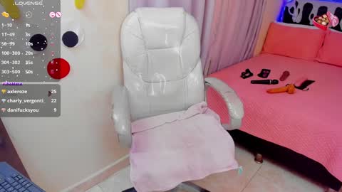 Snapshot of hot_beauty__ chatting on January 8, 2025, 1:41 pm VALENTINA online show from January 8, 2025, 1:41 pm