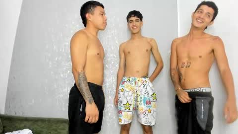 WILLY-JULIAN-GEORGE-YAYO-THIAGO-MOD HADES online show from June 5, 2026, 6:52 am