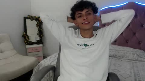 Snapshot of hot_bunny777_ chatting on December 4, 2025, 5:32 pm Salomon online show from December 4, 2025, 5:32 pm