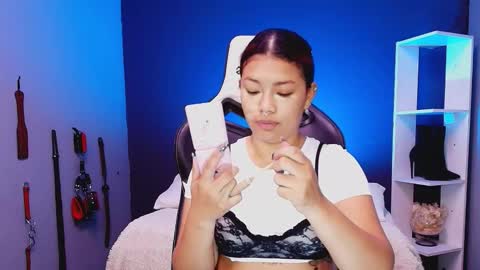 hot chocolate 4u online show from November 15, 2025, 12:34 pm