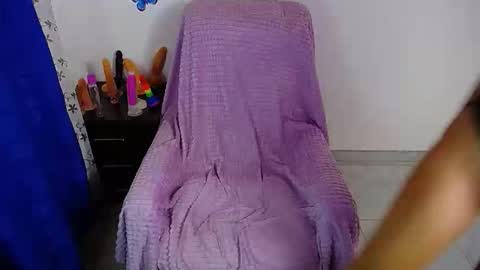 angie online show from December 5, 2025, 8:49 pm