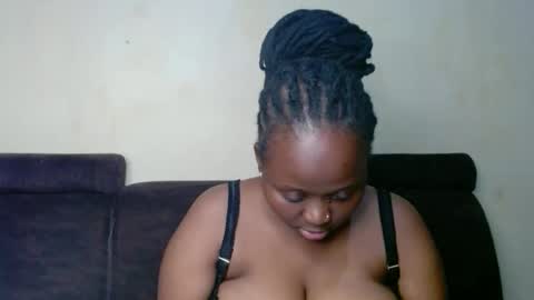 Linah online show from November 27, 2025, 3:36 pm