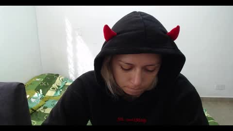 Snapshot of hot_mommymia chatting on February 18, 2025, 1:33 pm Mia online show from February 18, 2025, 1:33 pm