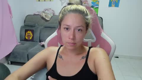 Mia online show from April 6, 2026, 11:16 pm