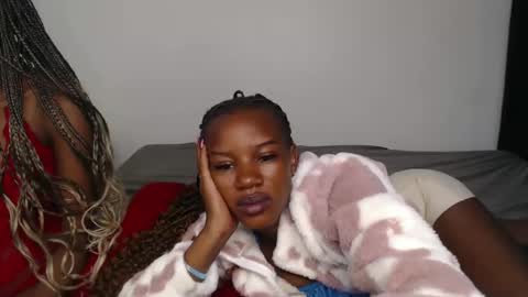 Hot petite online show from December 3, 2024, 5:53 am