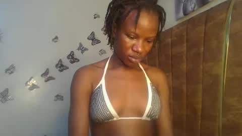 Snapshot of hot_petite100 chatting on April 17, 2026, 4:04 am hot petite100 online show from April 17, 2026, 4:04 am