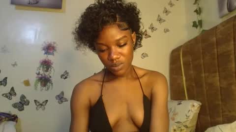 Snapshot of hot_petite100 chatting on April 24, 2026, 7:05 pm hot petite100 online show from April 24, 2026, 7:05 pm