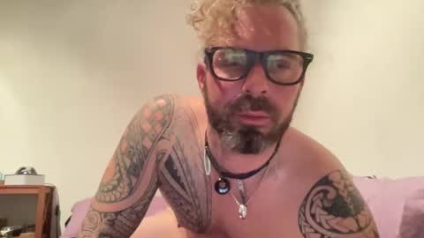 letmedoo2 online show from February 5, 2025, 6:37 pm