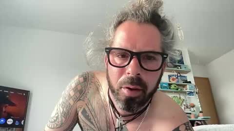 letmedoo2 online show from February 25, 2025, 9:20 am