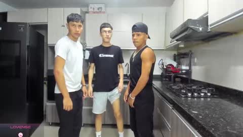 Vanesa Oliver and Andrew online show from October 5, 2025, 11:02 pm