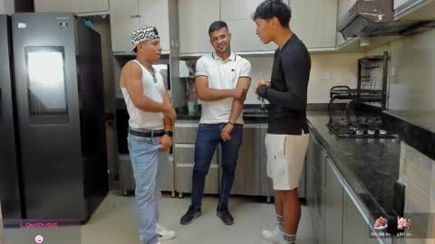 Vanesa Oliver and Andrew online show from November 7, 2025, 11:38 pm