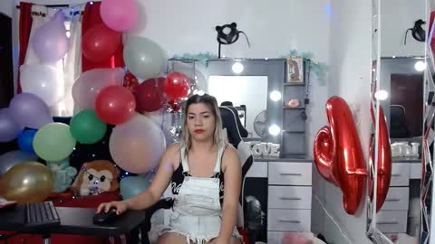 Snapshot of hot_sexy_bunny chatting on February 8, 2025, 12:39 pm hot sexy bunny online show from February 8, 2025, 12:39 pm