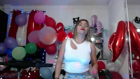 Snapshot of hot_sexy_bunny chatting on February 12, 2025, 12:44 pm hot sexy bunny online show from February 12, 2025, 12:44 pm