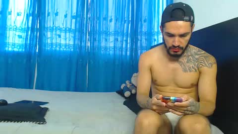 Hot Sharks   online show from September 18, 2025, 11:45 am