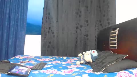 Hot Sharks   online show from November 14, 2025, 10:47 am