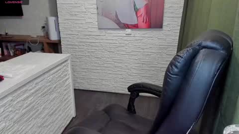 Snapshot of hot_squirtgirl chatting on December 12, 2024, 5:20 am Vasilisa online show from December 12, 2024, 5:20 am