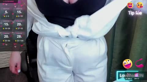 Snapshot of hot_squirtgirl chatting on January 17, 2025, 3:34 am Vasilisa online show from January 17, 2025, 3:34 am