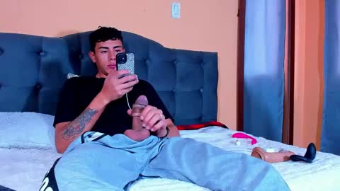Snapshot of hot_twinks83 chatting on January 29, 2025, 1:49 pm hot_twinks83 online show from January 29, 2025, 1:49 pm