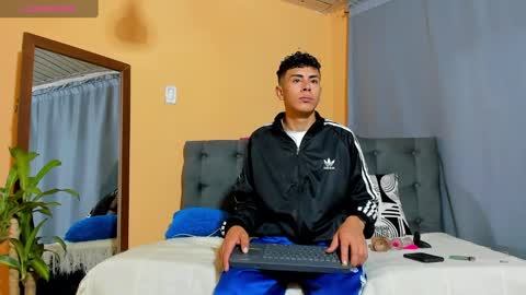 Snapshot of hot_twinks83 chatting on March 6, 2025, 10:30 am hot_twinks83 online show from March 6, 2025, 10:30 am