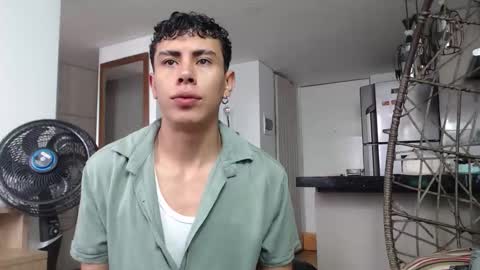 Snapshot of hot_twinks83 chatting on September 19, 2025, 12:28 pm hot_twinks83 online show from September 19, 2025, 12:28 pm